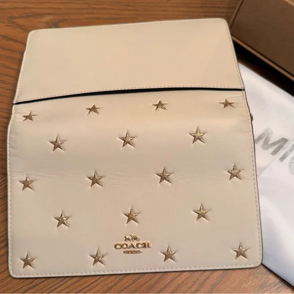 COACH NWT LEATHER Clutch
Crossover Bag with Card Case
Comes with Box - Picture 3 of 13